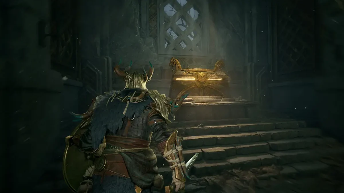 Captura oficial da Steam de Mistfall Hunter com um caçador explorando sozinho um interior escuro